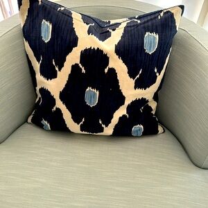 John Robshaw linen pillows!!🩵💙
